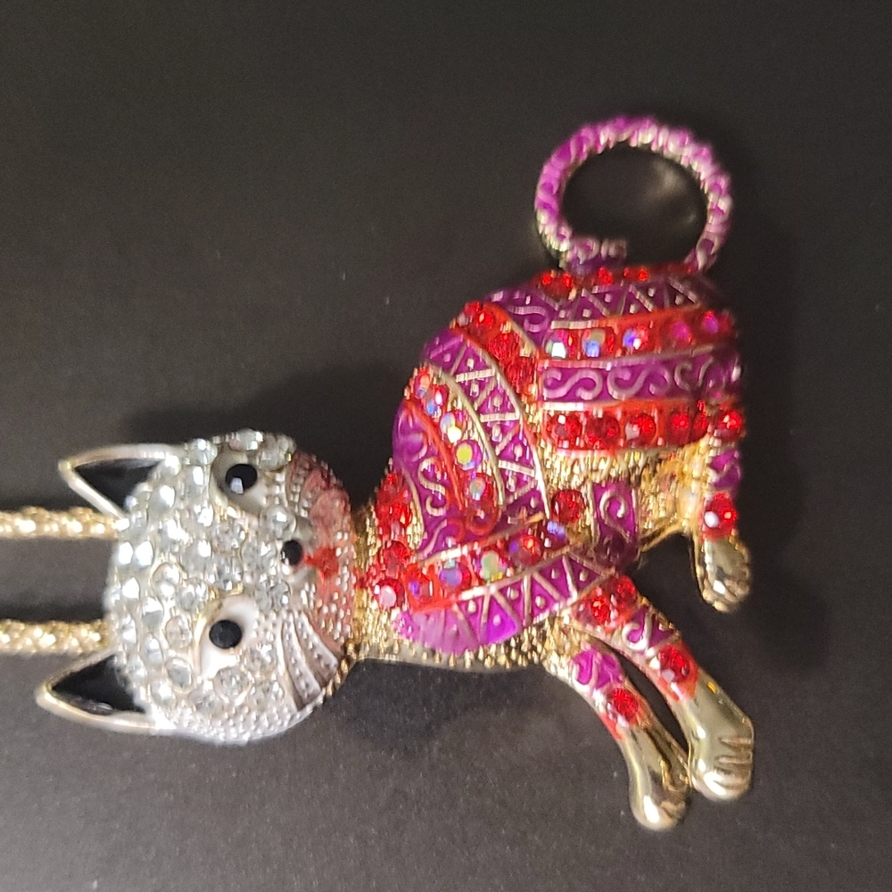 NWT CRYSTAL CAT NECKLACE BY BETSEY JOHNSON